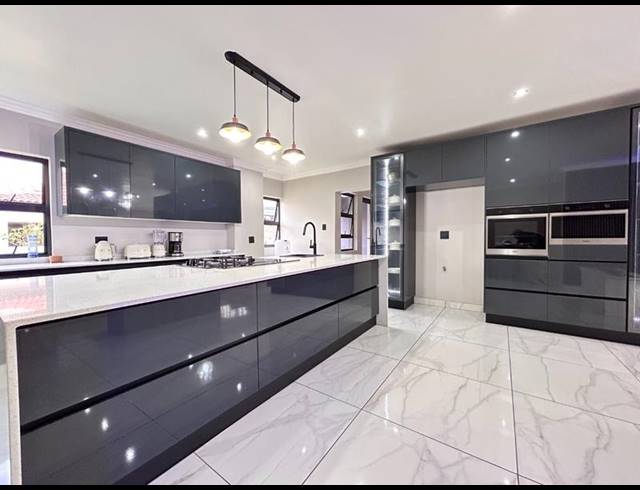 5 BEDROOM HOUSE FOR SALE IN SAVANNAH COUNTRY ESTATE